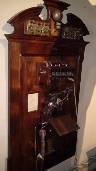 Variations sur un coup de téléphone